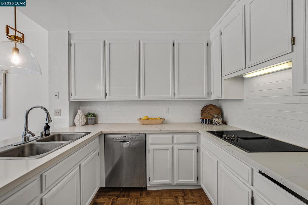 BLACKHAWK C. C. - Residential