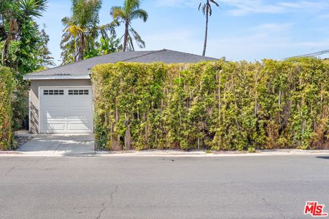Photo of 627 Mildred Avenue, Venice, CA 90291 (MLS # 26828519)