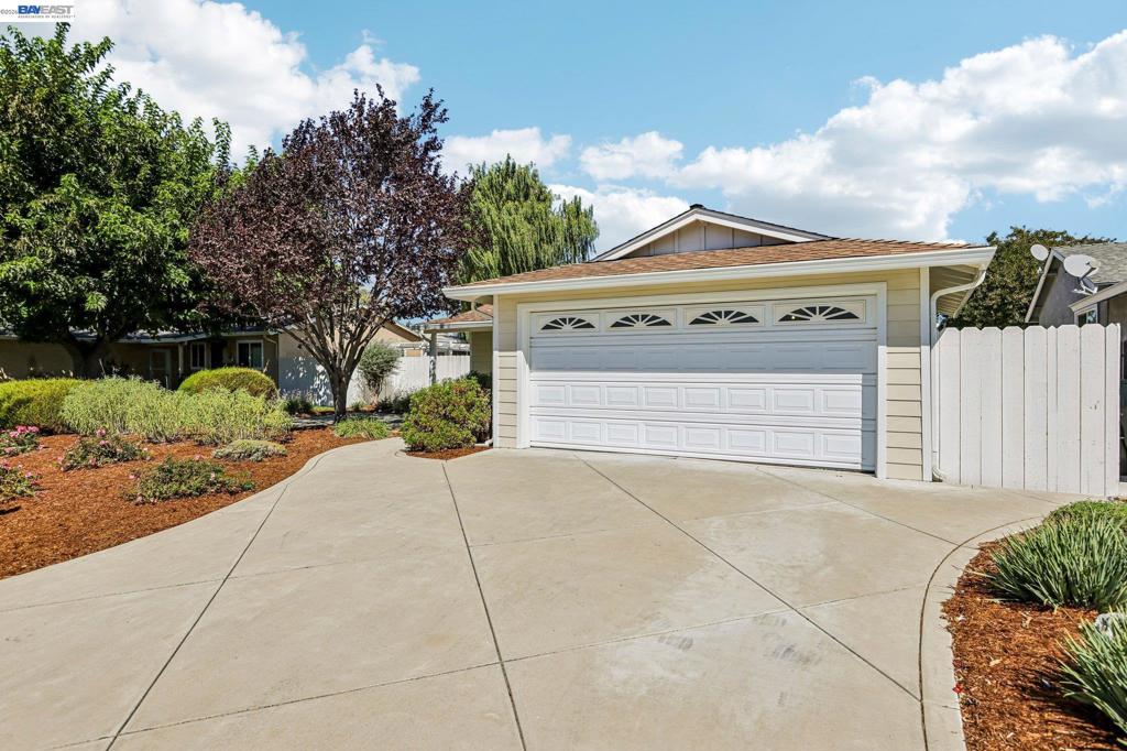 5286 Lilac Ave