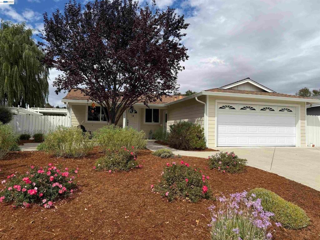 Photo of 5286 Lilac Ave AVE, Livermore, CA 94551 (MLS # 41147655)