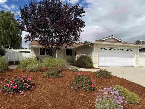 Photo of 5286 Lilac Ave AVE, Livermore, CA 94551 (MLS # 41147655)