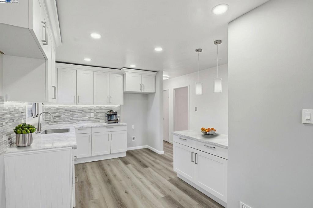 HAYWARD - Residential