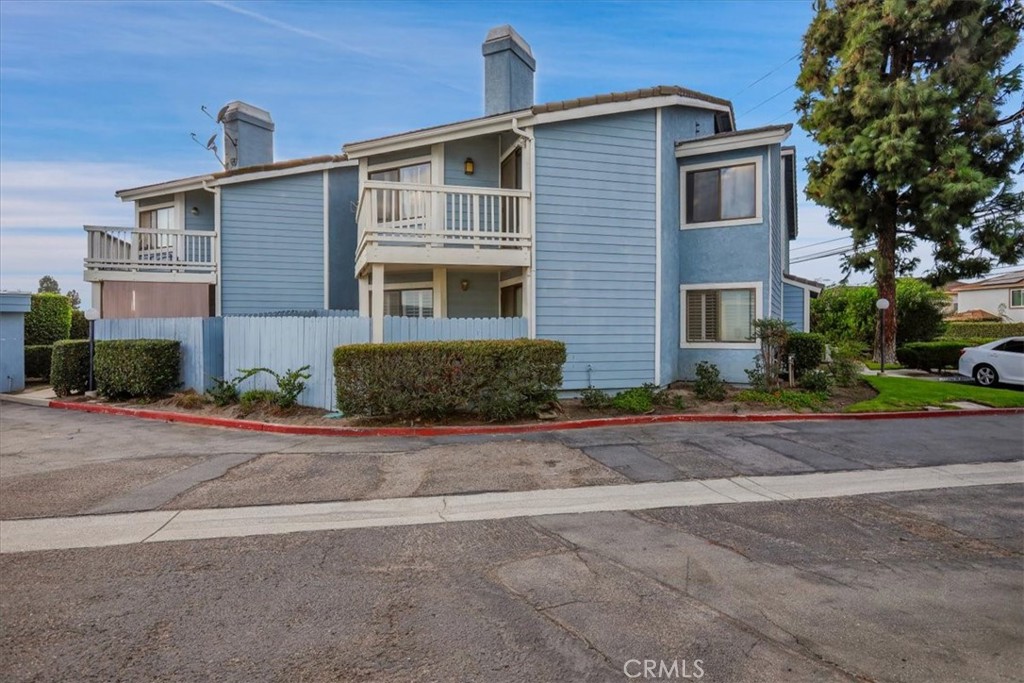 7652 Cerritos