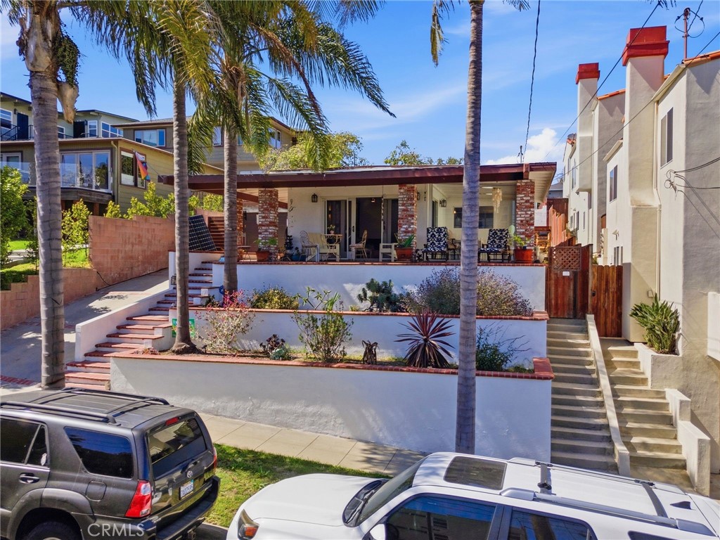 714 W 38th