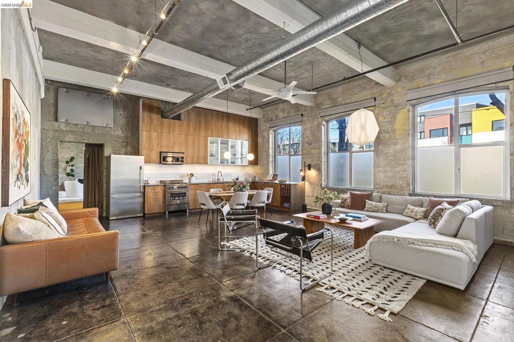 3240 3240 Peralta St 2