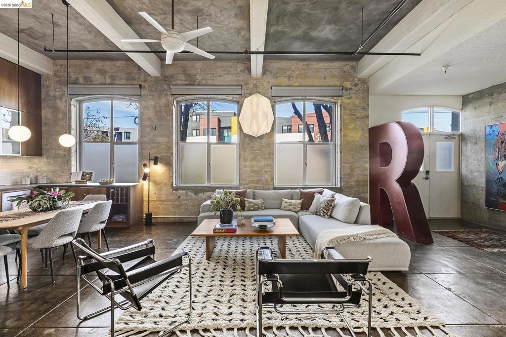 3240 3240 Peralta St 2