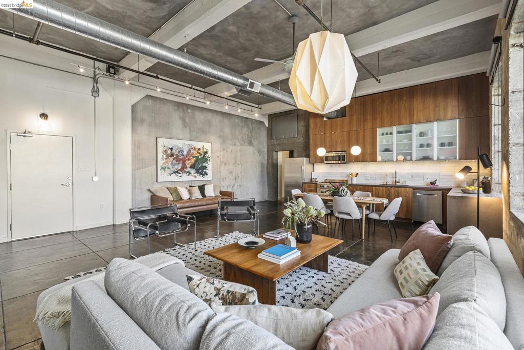 3240 3240 Peralta St 2