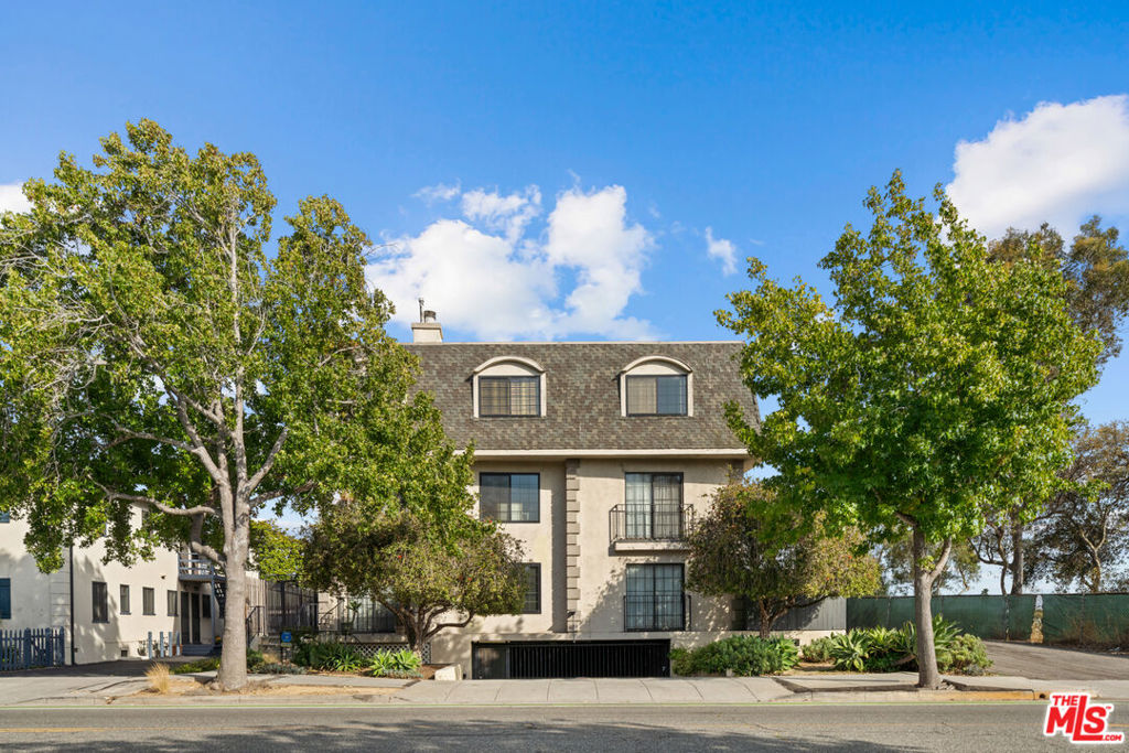 1020 Ocean Park Boulevard 7