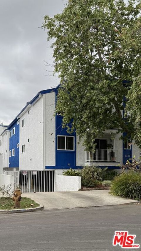 Photo of 3729 Delmas Terrace, Los Angeles, CA 90034 (MLS # 26660347)