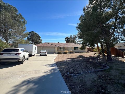 Photo of 16481 Iwa Rd, Apple Valley, CA 92307 (MLS # HD26011099)