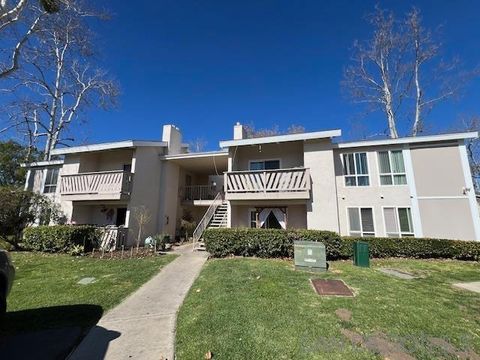 Photo of 521 Sandalwood Pl Pl #8, Escondido, CA 92027 (MLS # 260003080SD)
