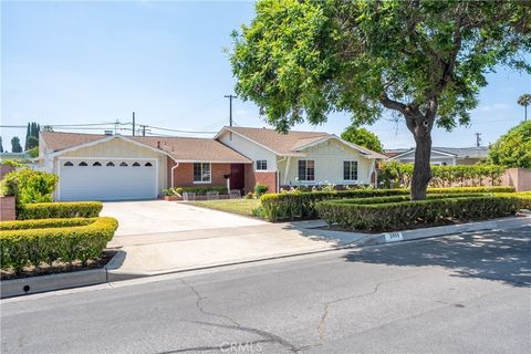 Photo of 2056 W Random DR, Anaheim, CA 92804 (MLS # SR26098567)