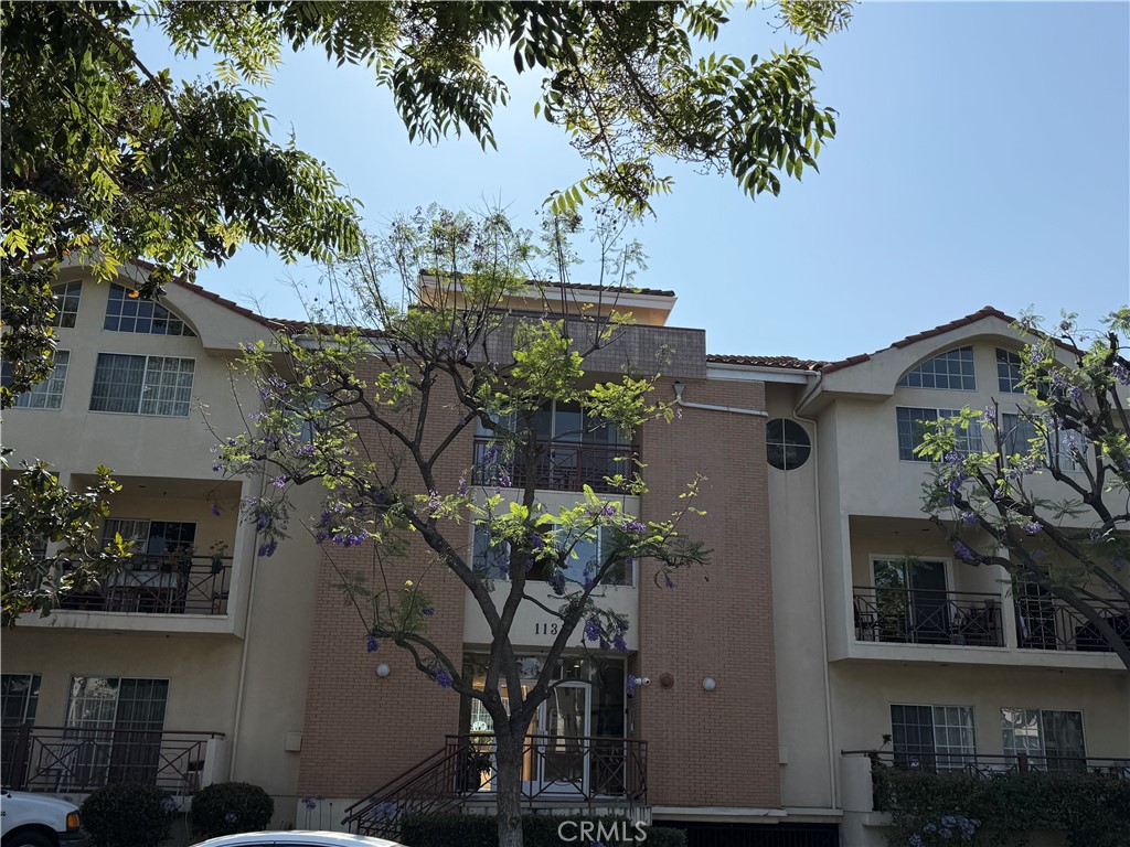 Nestled in a highly sought-after Glendale neighborhood, this front-unit townhouse offers over fifteen hundred square feet of pristine, thoughtfully laid-out living space. On the main level you’ll find a bright, open-concept living and dining area, complemented by in-unit laundry and two-car parking. Upstairs, three generously sized bedrooms—provide abundant comfort and privacy. Meticulous attention to detail and maintenance ensure that every room shines “super clean,” while the Glendale School District location adds further appeal for families.