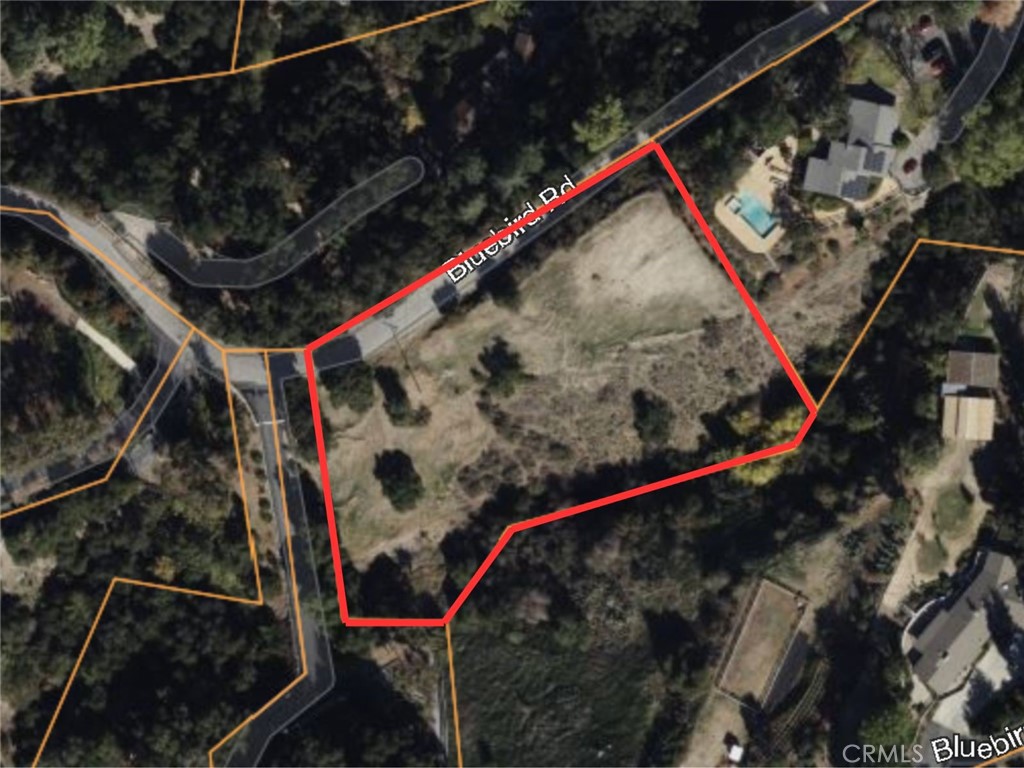 1826 Bluebird Road
