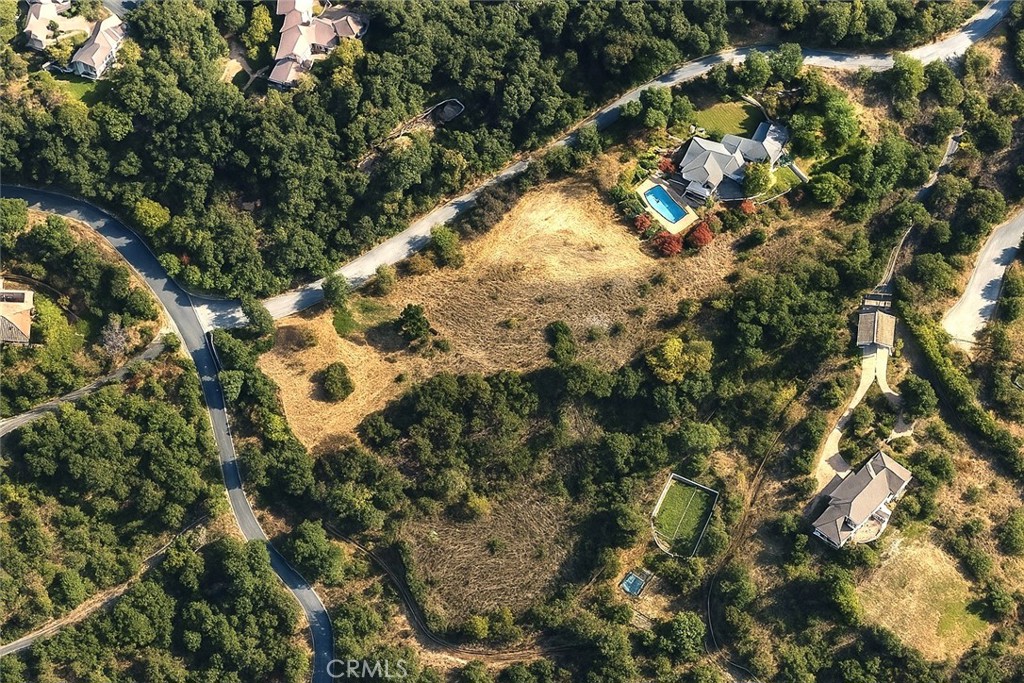 1826 Bluebird Road