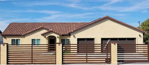 Photo of 16920 Danbury Ave, Hesperia, CA 92345 (MLS # PW25266813)