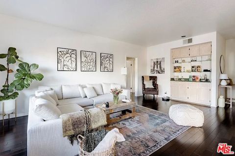 Photo of 14245 Dickens Street #A, Sherman Oaks, CA 91423 (MLS # 26701581)