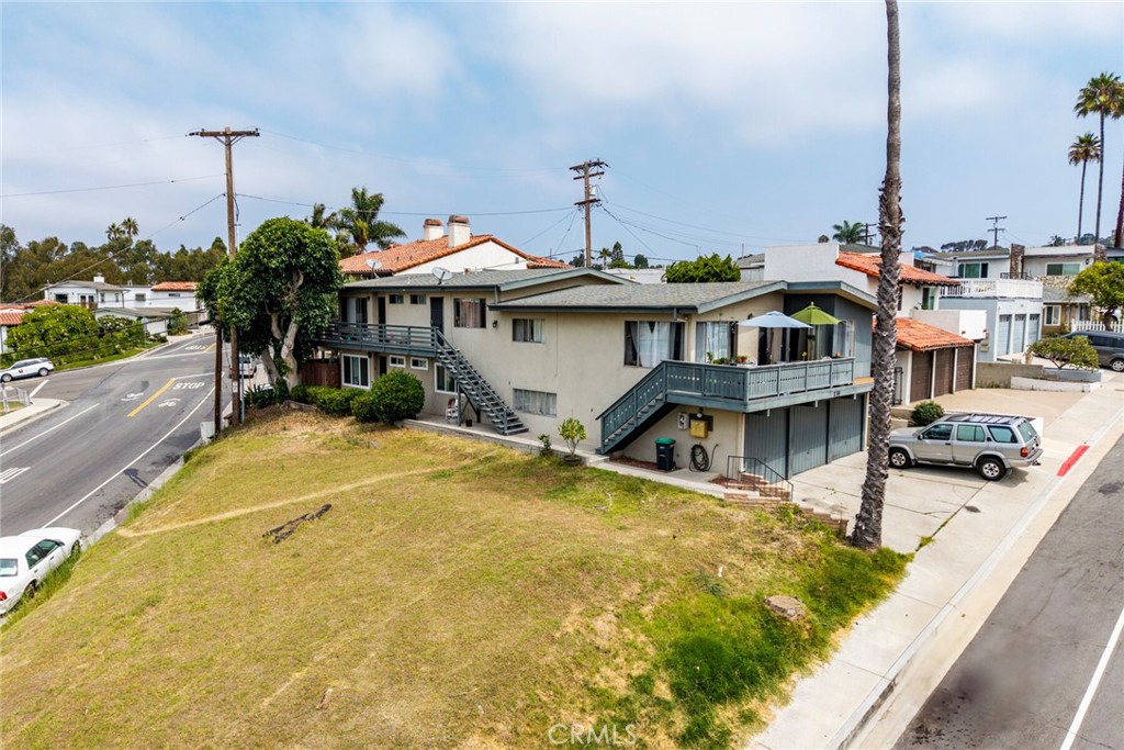 238 Avenida Serra