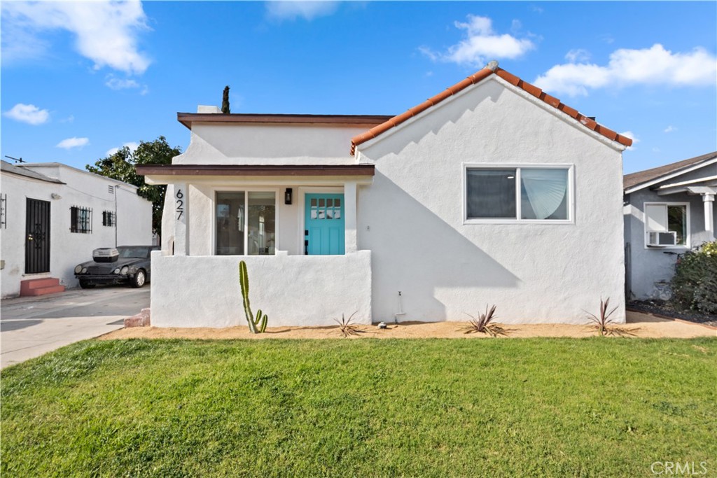 Welcome to 627 W 111th Place – A Turnkey Gem in the Heart of Los Angeles!
This beautifully remodeled 3-bedroom, 2-bathroom home offers modern comfort, style, and functionality all in one. Situated on a spacious 5,002 sq ft lot, this 1,116 sq ft residence has been tastefully updated from top to bottom, providing the perfect blend of charm and contemporary living.
Step into an open and airy living space featuring a sleek mini-split system for energy-efficient heating and cooling. The bright, modern kitchen is a true showstopper—complete with stunning white shaker cabinets, gleaming quartz countertops, and a full suite of brand-new stainless steel appliances, including a refrigerator, stove, microwave, and dishwasher. A large pantry offers abundant storage, perfect for the home chef.
The private primary suite includes a beautifully updated en-suite bathroom, creating a peaceful retreat at the end of the day. Two additional bedrooms and a second modern bathroom provide flexibility for family, guests, or a home office.
Out back, enjoy a spacious backyard ideal for entertaining, gardening, or simply relaxing under the sun. A mature lemon tree adds a touch of California charm, and the detached garage offers exciting potential for an ADU conversion (buyer to verify). The long driveway accommodates multiple vehicles, and the EV charger makes this home ready for the future of transportation.
Located just minutes from SoFi Stadium, The Kia Forum, and the upcoming Intuit Dome (home of the LA Clippers), you’ll be at the center of the action with easy access to entertainment, dining, and shopping. You're also a short drive from Downtown LA, LAX, and the beaches of Manhattan Beach and Dockweiler State Beach.
Whether you're a first-time buyer or upgrading your lifestyle, this move-in ready home is a rare opportunity in a rapidly growing neighborhood. Don’t miss your chance to own a piece of LA!