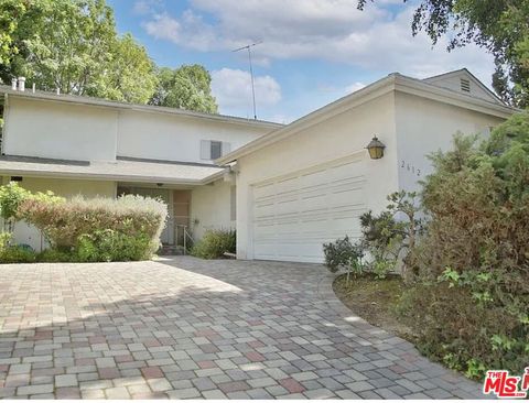 Photo of 2612 S Beverly Drive, Los Angeles, CA 90034 (MLS # 25622855)