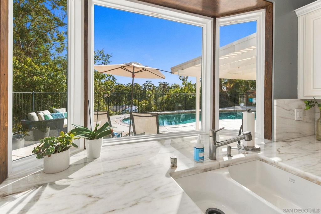10615 Vista Valle Dr