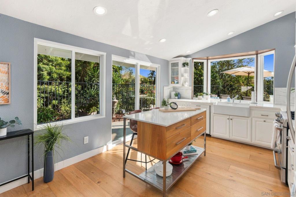 10615 Vista Valle Dr