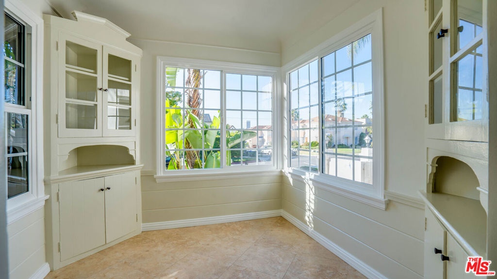 1306 S Longwood Avenue