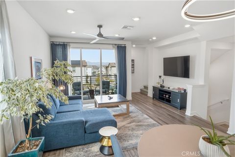 Photo of 27465 Chamise Pl, Valencia, CA 91381 (MLS # SR26069645)