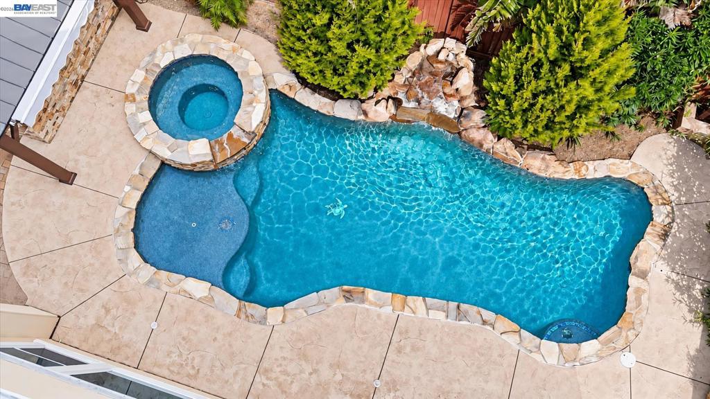 565 Fallsburg Court