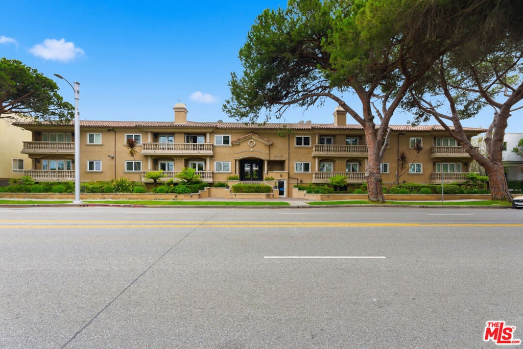 11440 National Boulevard 16, Los Angeles CA 90064