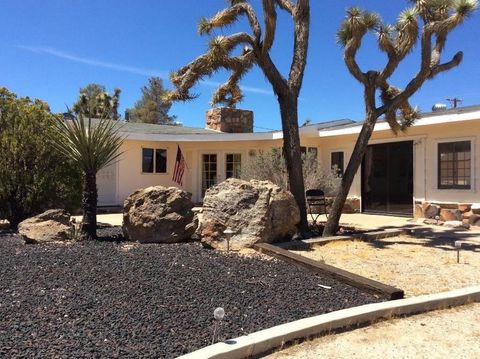 Photo of 7978 Joshua Ln Ln, Yucca Valley, CA 92284 (MLS # OC26056172)
