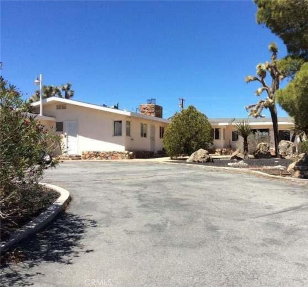Photo of 7978 Joshua Ln Ln, Yucca Valley, CA 92284 (MLS # OC26056172)