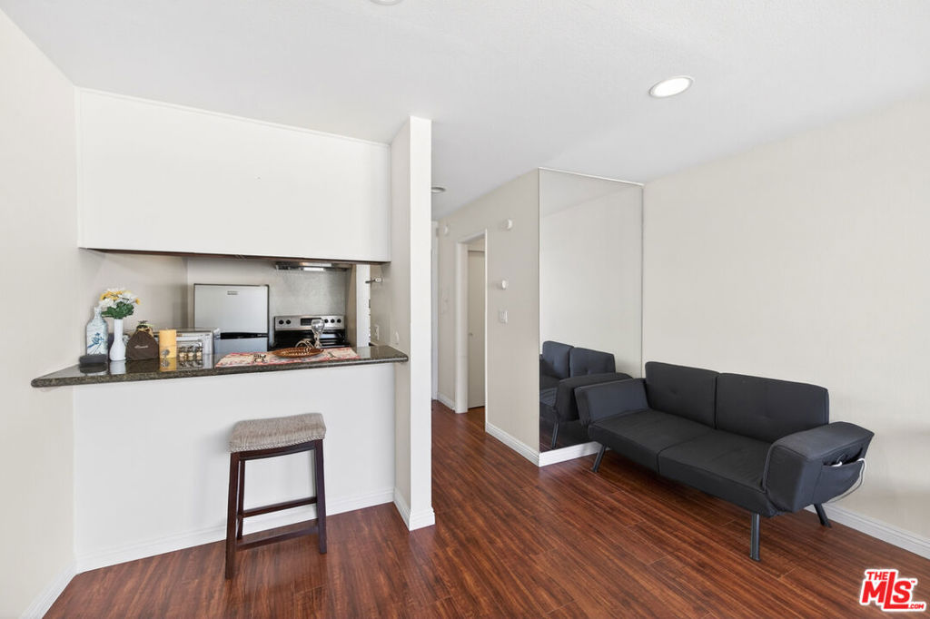 525 S Ardmore Avenue 351