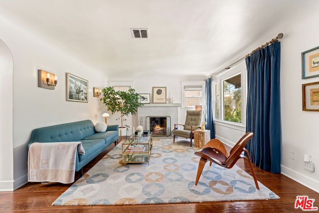 Photo of 626 N Cahuenga Boulevard, Los Angeles, CA 90004 (MLS # 25597837)