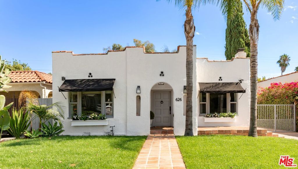 Photo of 626 N Cahuenga Boulevard, Los Angeles, CA 90004 (MLS # 25597837)