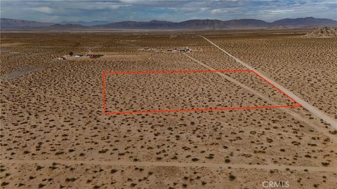 Photo of 715 Northside Road, Lucerne Valley, CA 92356 (MLS # HD26006123)