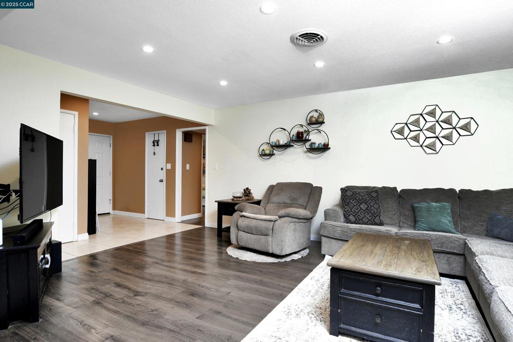 CENTRAL TRACY - Residential