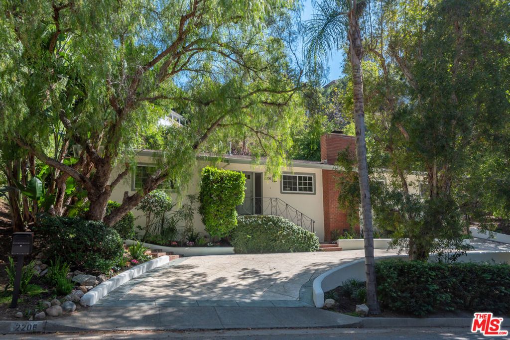 Photo of 2206 Outpost Drive, Los Angeles, CA 90068 (MLS # 25603069)