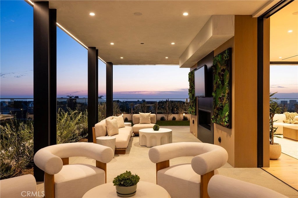 53 Montecito Drive, Corona Del Mar CA 92625 - Photo 14