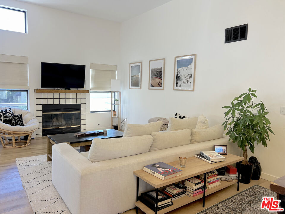 4267 Las Virgenes Road 1