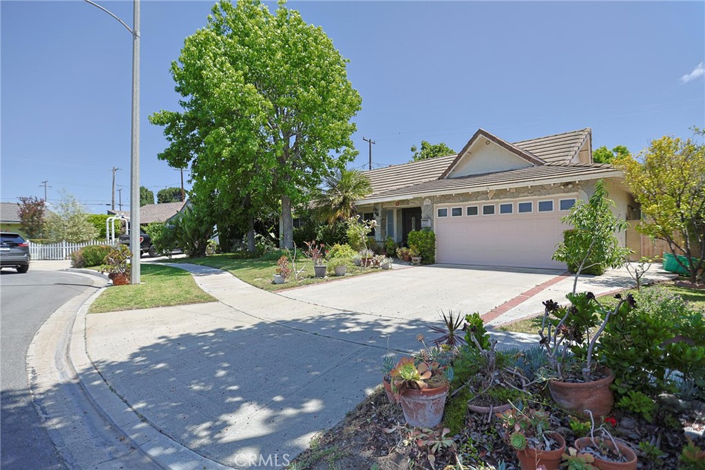 990 S Siet Place