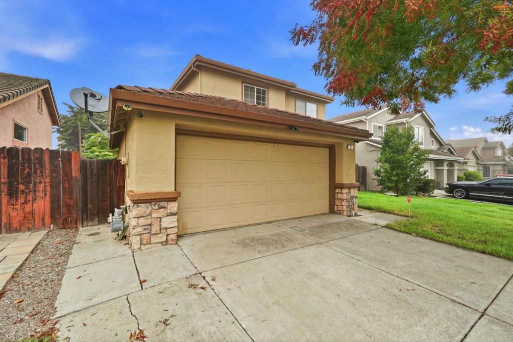 Photo of 521 SW LEAMON Street, Tracy, CA 95376 (MLS # ML82028185)
