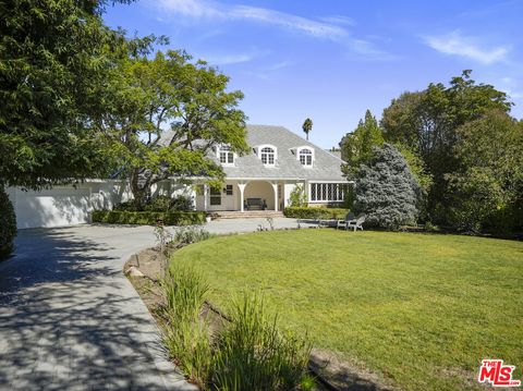 Photo of 13161 Addison Street, Sherman Oaks, CA 91423 (MLS # 25613881)