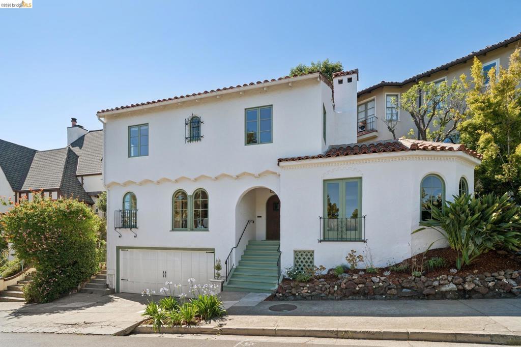 Photo of 6080 Ocean View Drive DR, Oakland, CA 94618 (MLS # 41137839)