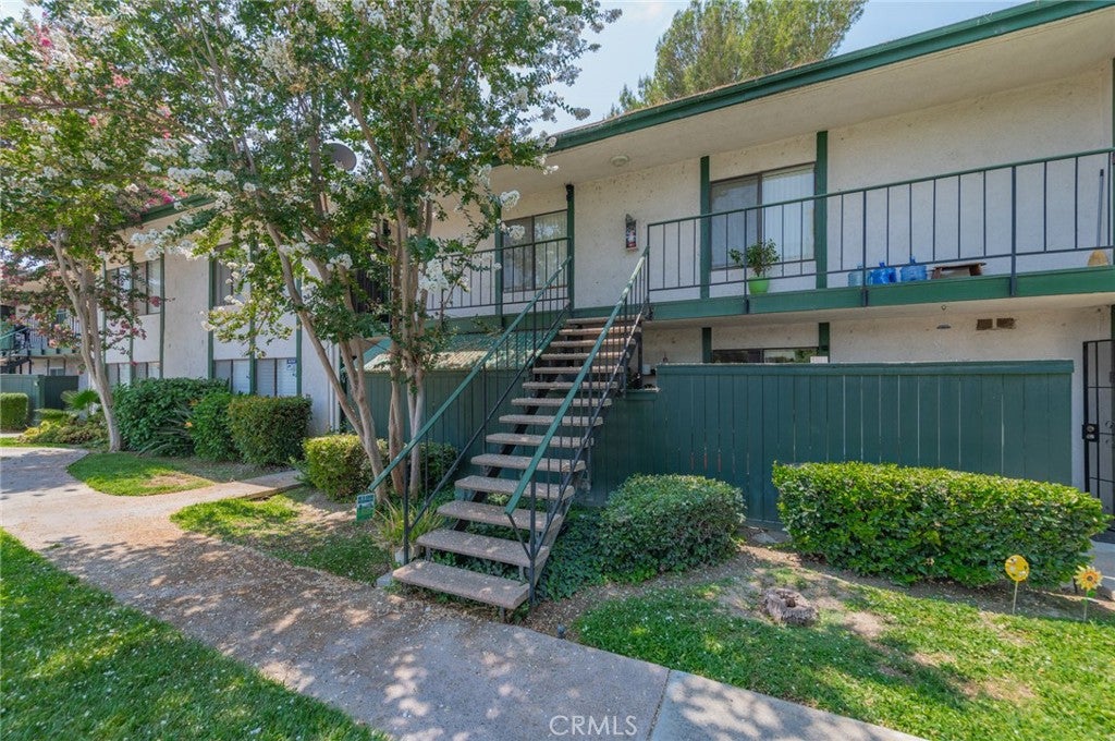 1735 E Washington Street F-15