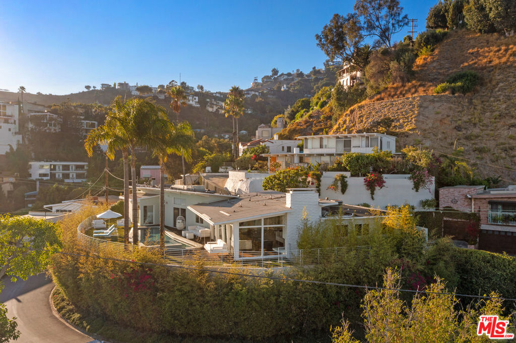 8411 Hollywood Boulevard