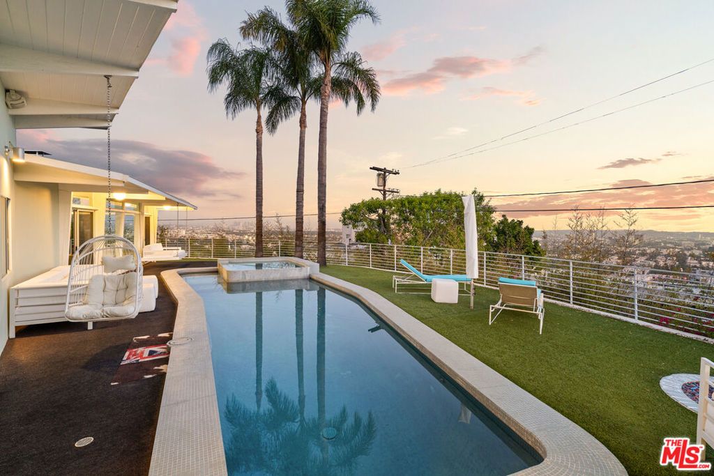 Photo of 8411 Hollywood Boulevard, Los Angeles, CA 90069 (MLS # 25583021)