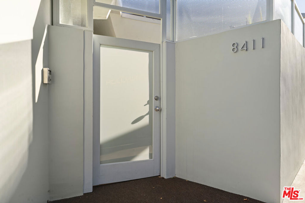 8411 Hollywood Boulevard