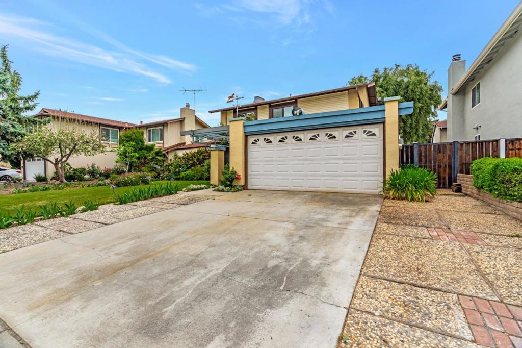 1418 Goldenlake Road