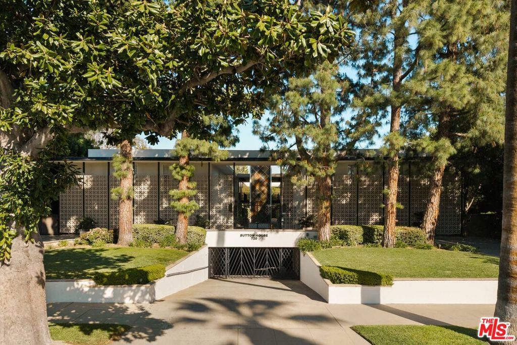 Photo of 720 S Orange Grove Boulevard #3A, Pasadena, CA 91105 (MLS # 26667349)